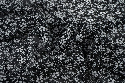Chiffon - white flowers on a black background | 150 cm | 65 g/m²