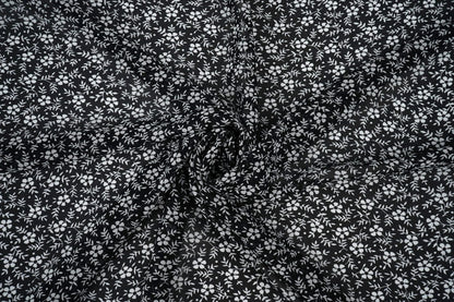 Chiffon - white flowers on a black background | 150 cm | 65 g/m²