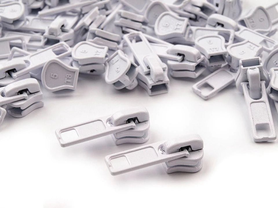 alt
Image with slider, plastic zipper pull for size 5|various shades – available at Charlotte Fabrics