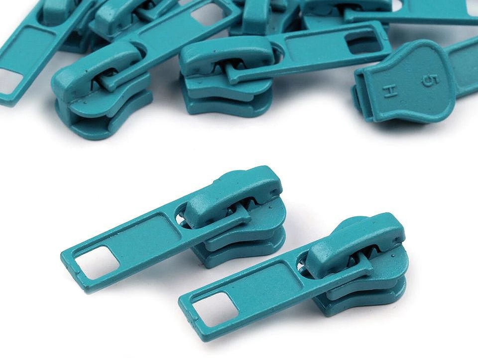 alt
Image with slider, plastic zipper pull for size 5|available in various shades – available at Šarlotes audumi