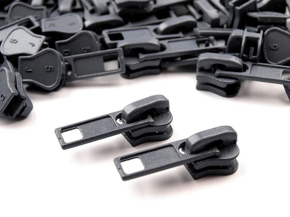 alt
Image with slider, plastic zipper puller No. 5|available in various shades – available at Charlotte's fabrics