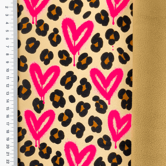 alt
Image with softshell fabric - leopard with hearts 310 g/m² – available at Šarlotes audumi