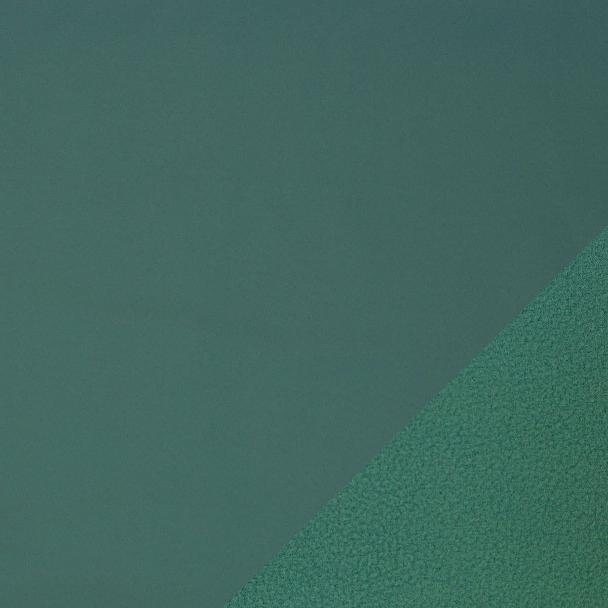 Zdjęcie z wodoodpornym materiałem softshell – zielony petrolowy / Petrol Green – dostępny online w Šarlotes audumi