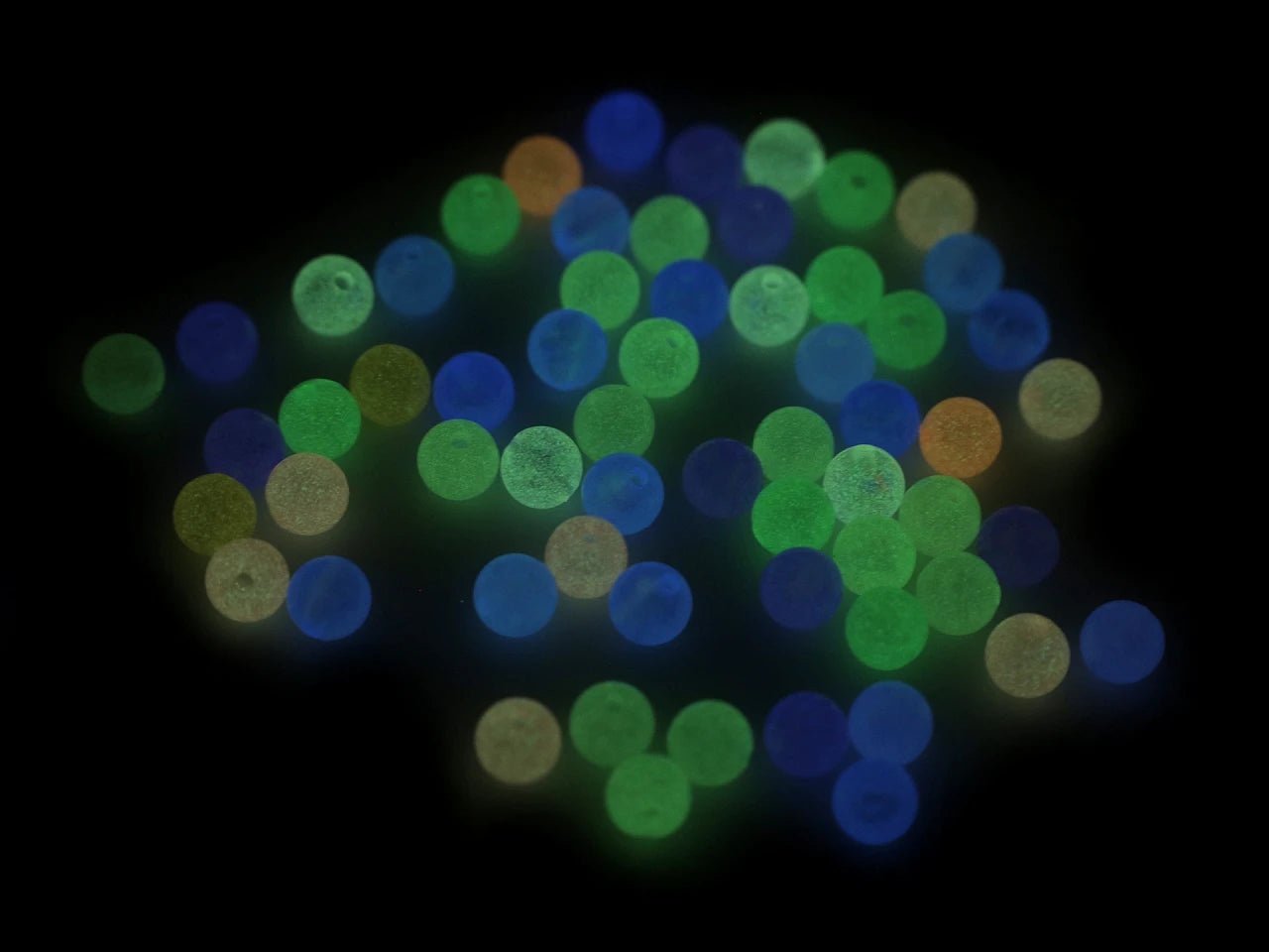 Spit in the dark plastic beads Ø8 mm 20 g (various colors, mix)