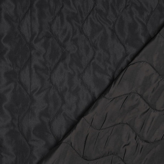 Image of quilted fabric “Zig Zag” – black 230 g/m² – available at Šarlotes audumi