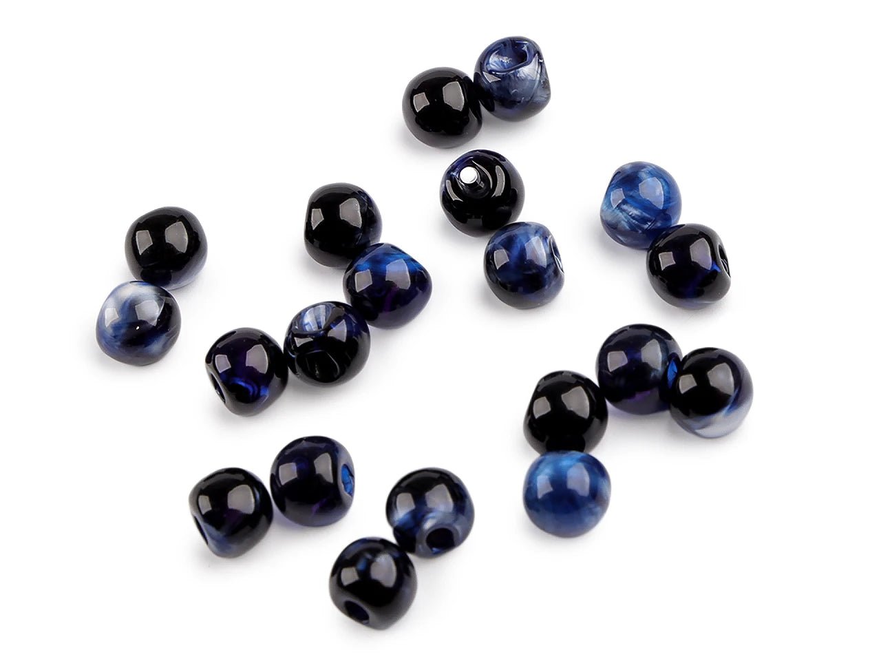 alt
Image of a sew-on button with a “cat’s eye” effect Ø10 mm – available at Šarlotes audumi