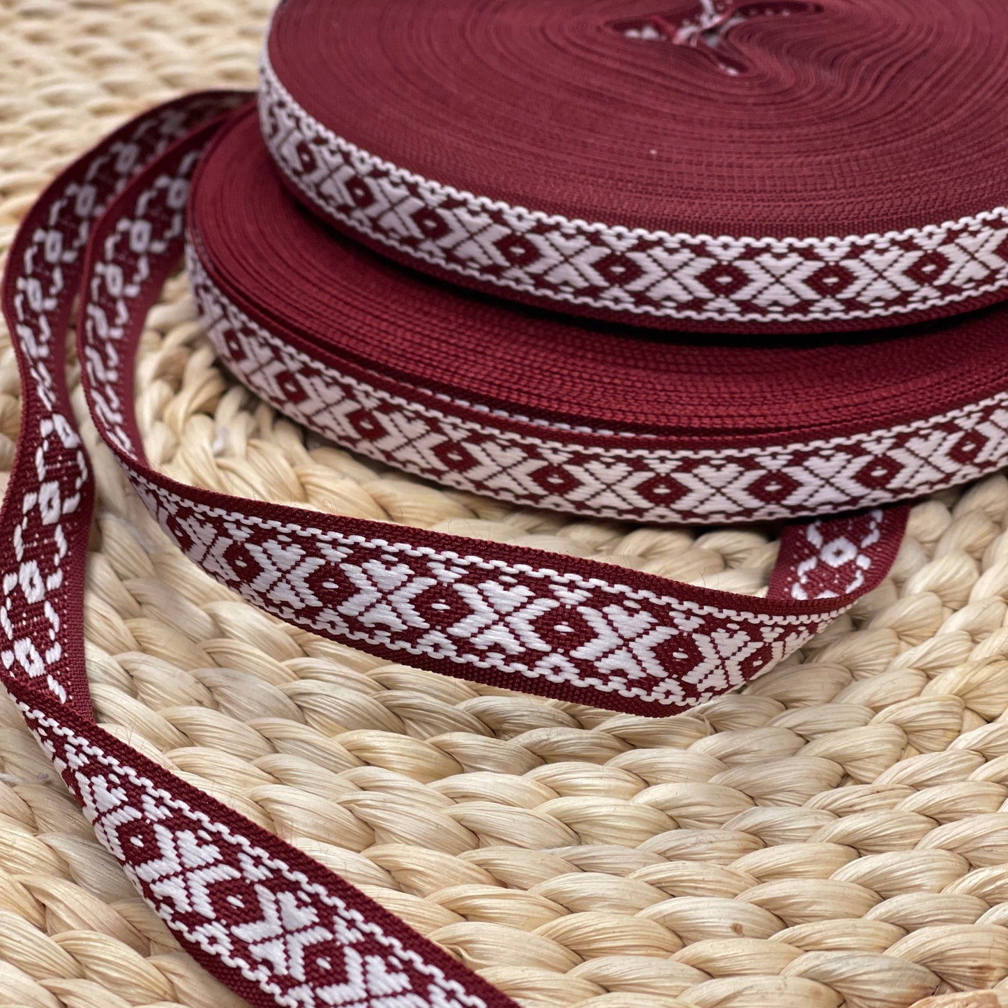 Ludowa wstążka, taśma 16 mm – bordo z białym wzorem – LV