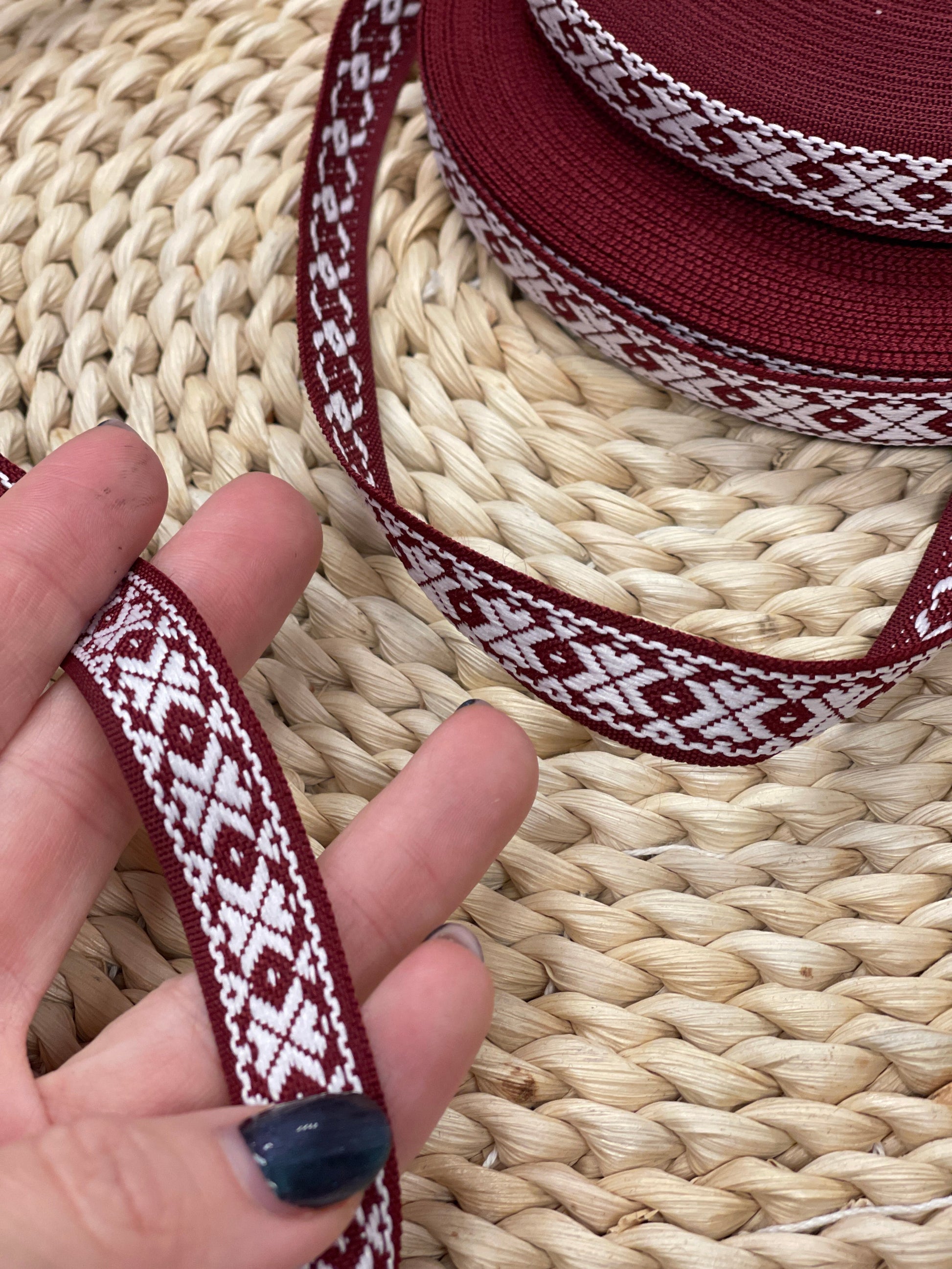 Ludowa wstążka, taśma 16 mm - bordo z białym wzorem - LV