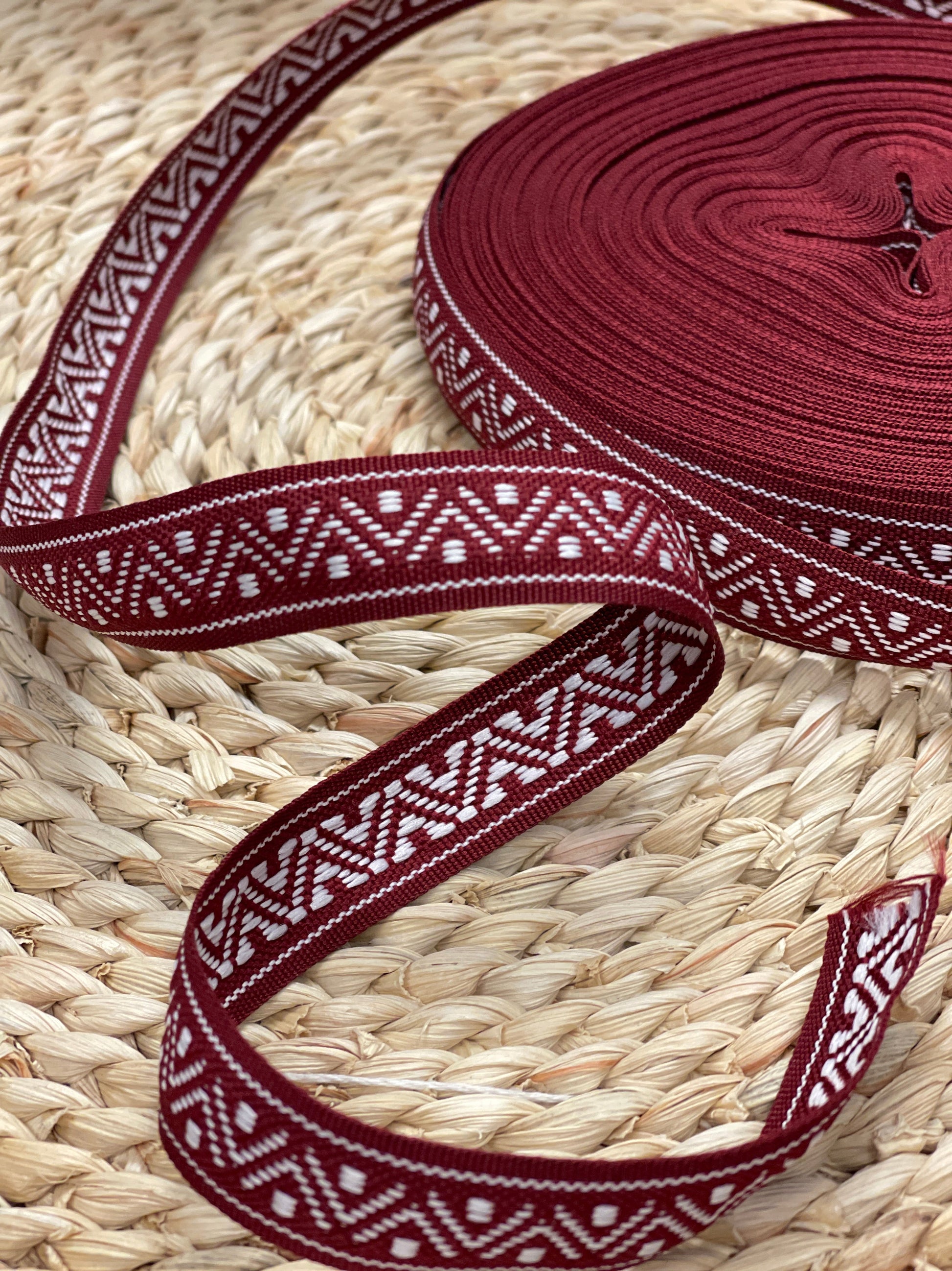 Ludowa wstążka, taśma 18 mm - bordo z białym wzorem - LV