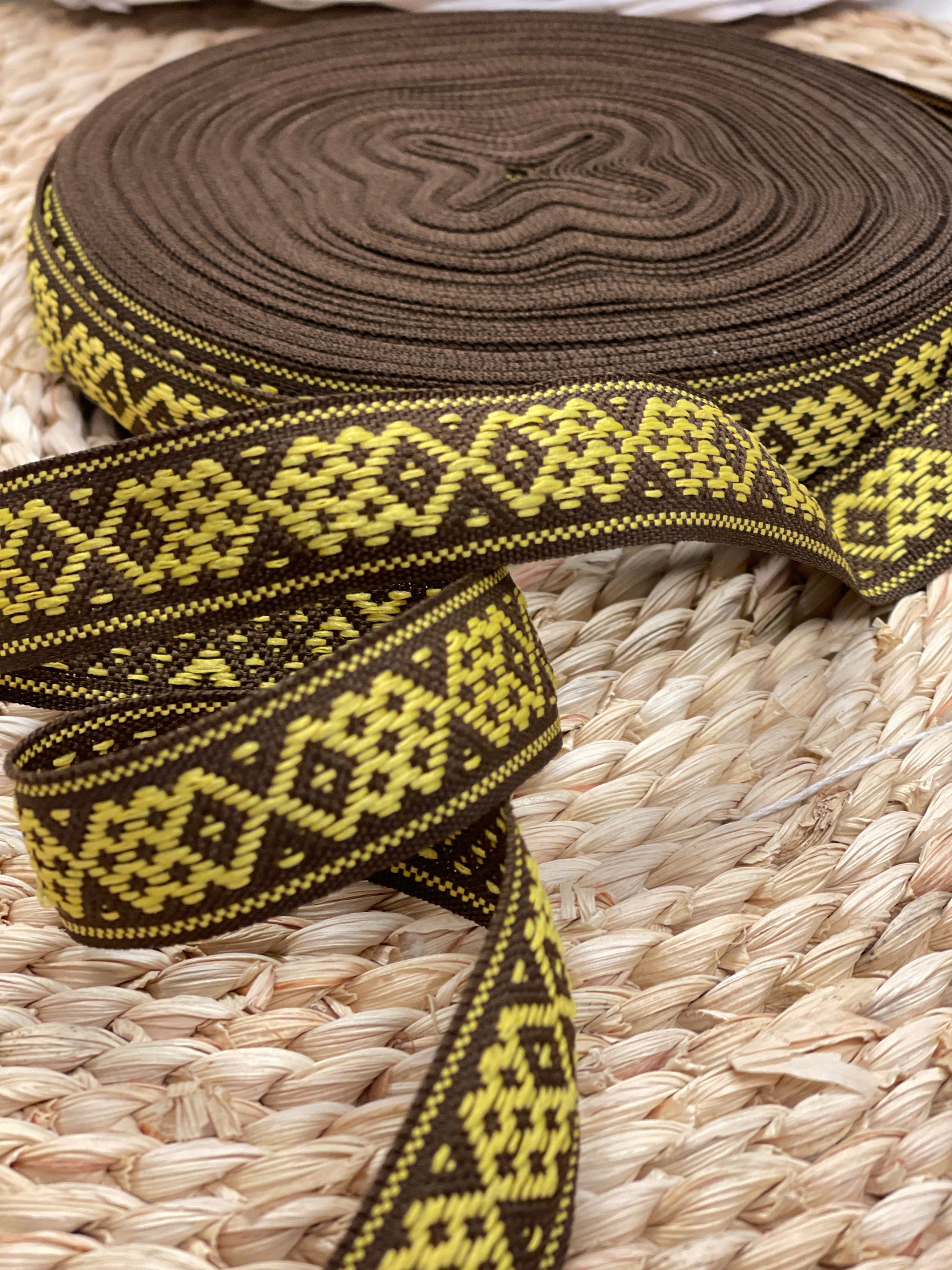 Folk ribbon, 22mm band - brown with yellow - LV