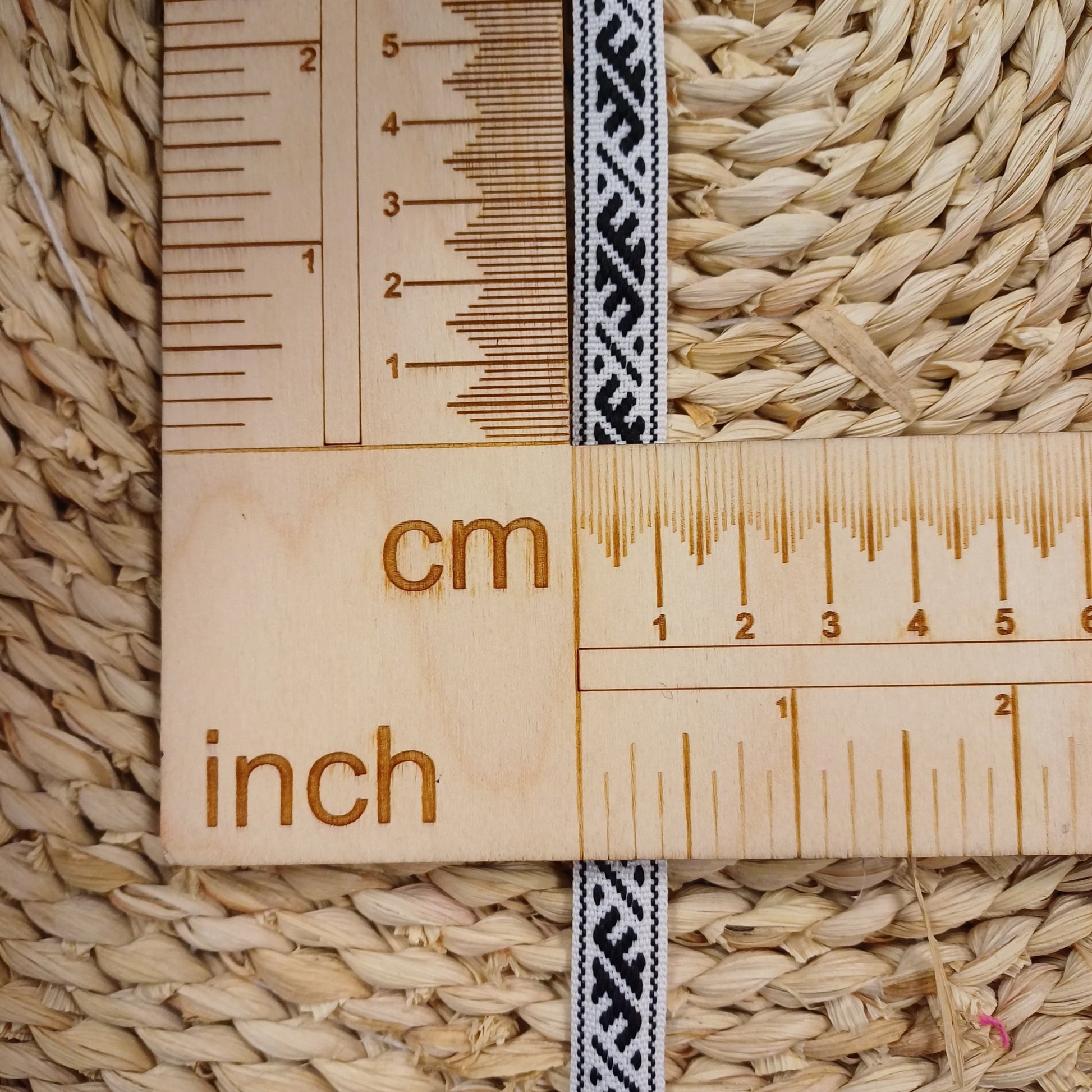Ludowa wstążka, pas Ūsiņš 12 mm-biała-LV