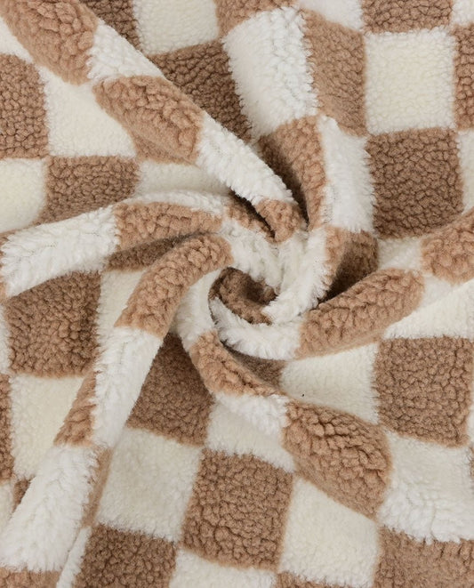 alt
Zdjęcie w beżową kratę z teddy fleece – dostępne online w Tkaniny Charlotte