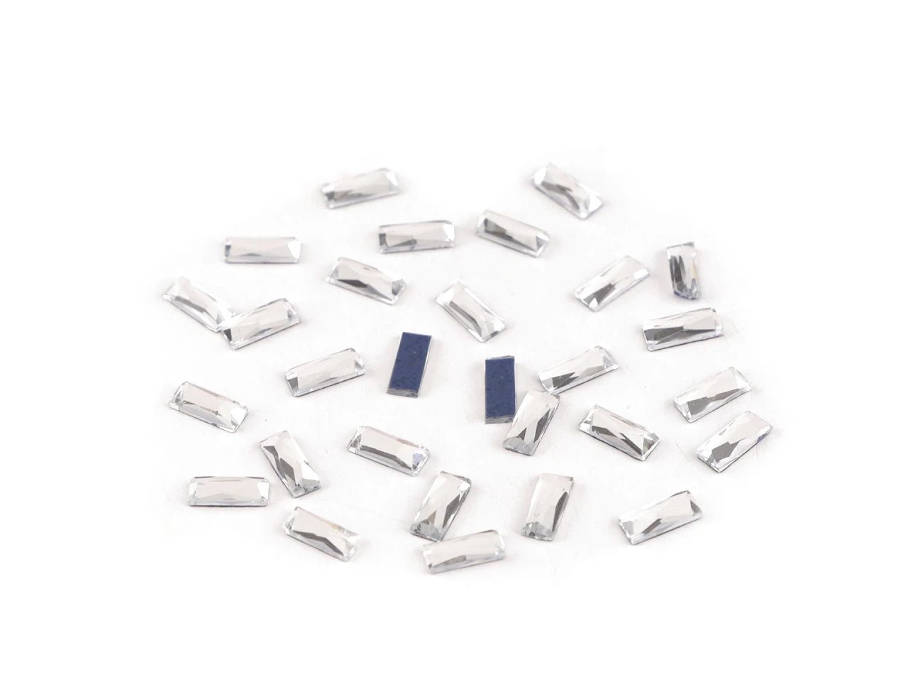 Image with decorative thermo crystals 3 × 7 mm, 2g – available at Šarlotes audumi