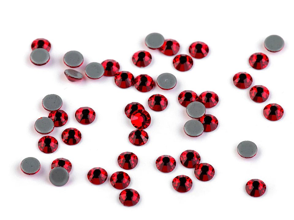 Image with hotfix thermal adhesive crystals, 4 mm 2 g – available at Charlote's fabrics