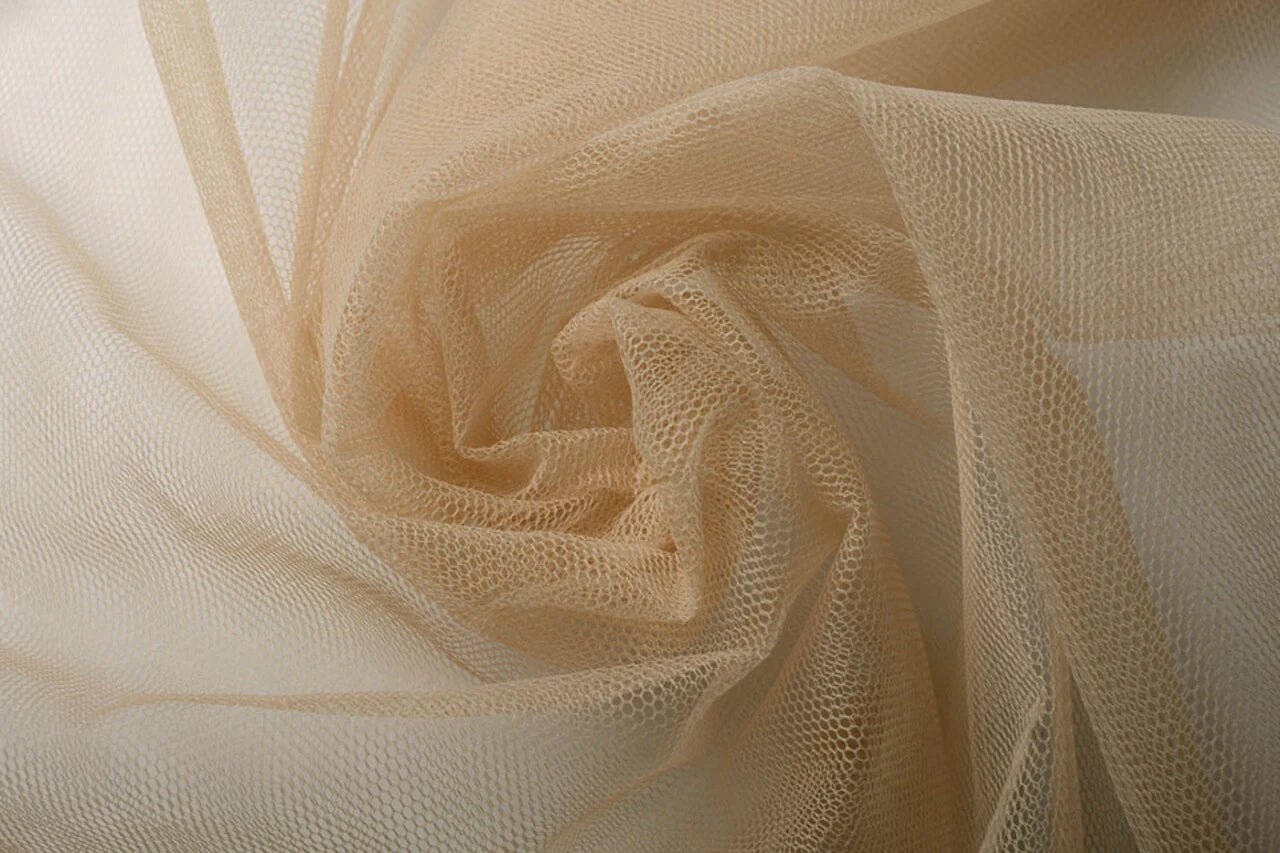 alt
Image with Tills firm – roasted almond shade | 100% nylon |20 g/m² 150 cm – available at Charlotte's Fabrics