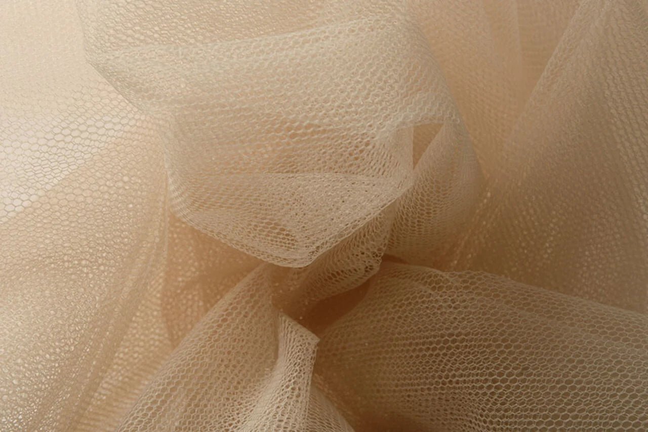 alt
Image with Tills firm – roasted almond shade | 100% nylon |20 g/m² 150 cm – available at Charlotte's Fabrics