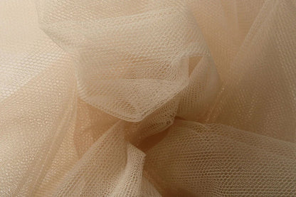 alt
Image with Tills firm – roasted almond shade | 100% nylon |20 g/m² 150 cm – available at Charlotte's Fabrics