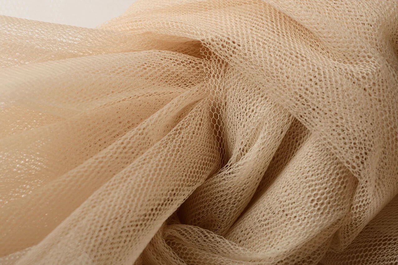 alt
Image of Tills rigid – roasted almond shade | 100% nylon | 20 g/m² 150 cm – available at Šarlotes audumi