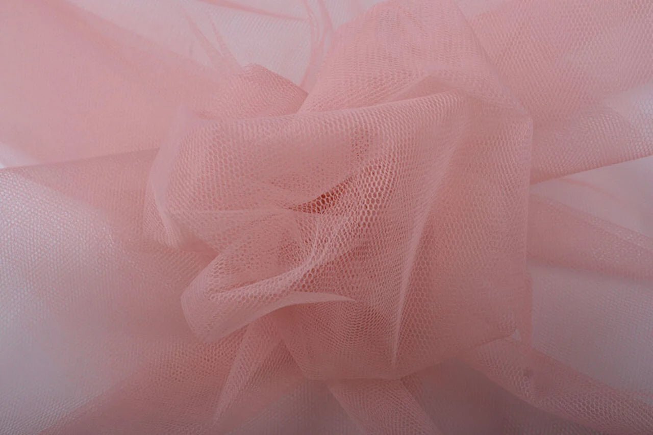 Image of stiff tulle – old rose | 100% nylon |20 g/m² 150 cm – available at Šarlotes audumi
