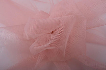Image of stiff tulle – old rose | 100% nylon |20 g/m² 150 cm – available at Šarlotes audumi