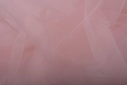 Image with stiff tulle – dusty pink | 100% nylon |20 g/m² 150 cm – available at Šarlotes audumi