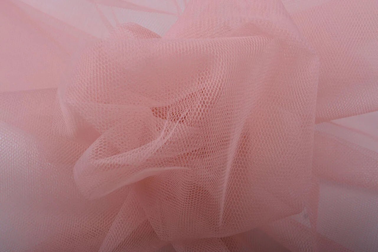 Image with stiff tulle – old rose | 100% nylon | 20 g/m² 150 cm – available at Šarlotes audumi