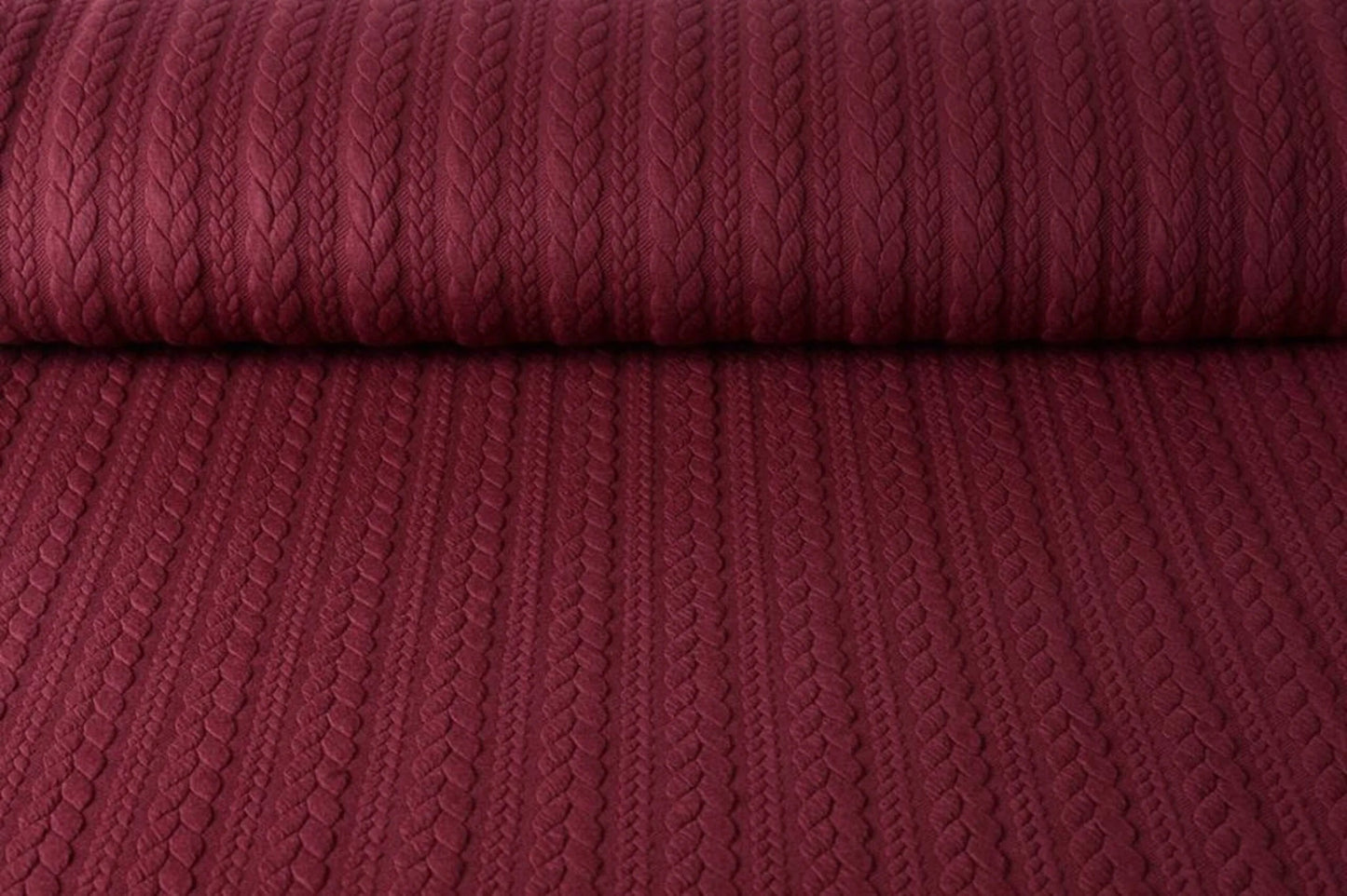 Attēls ar Trikotāžas audums ar adījuma rakstu - bordo pīnes 340 g/m² – pieejams Šarlotes audumi