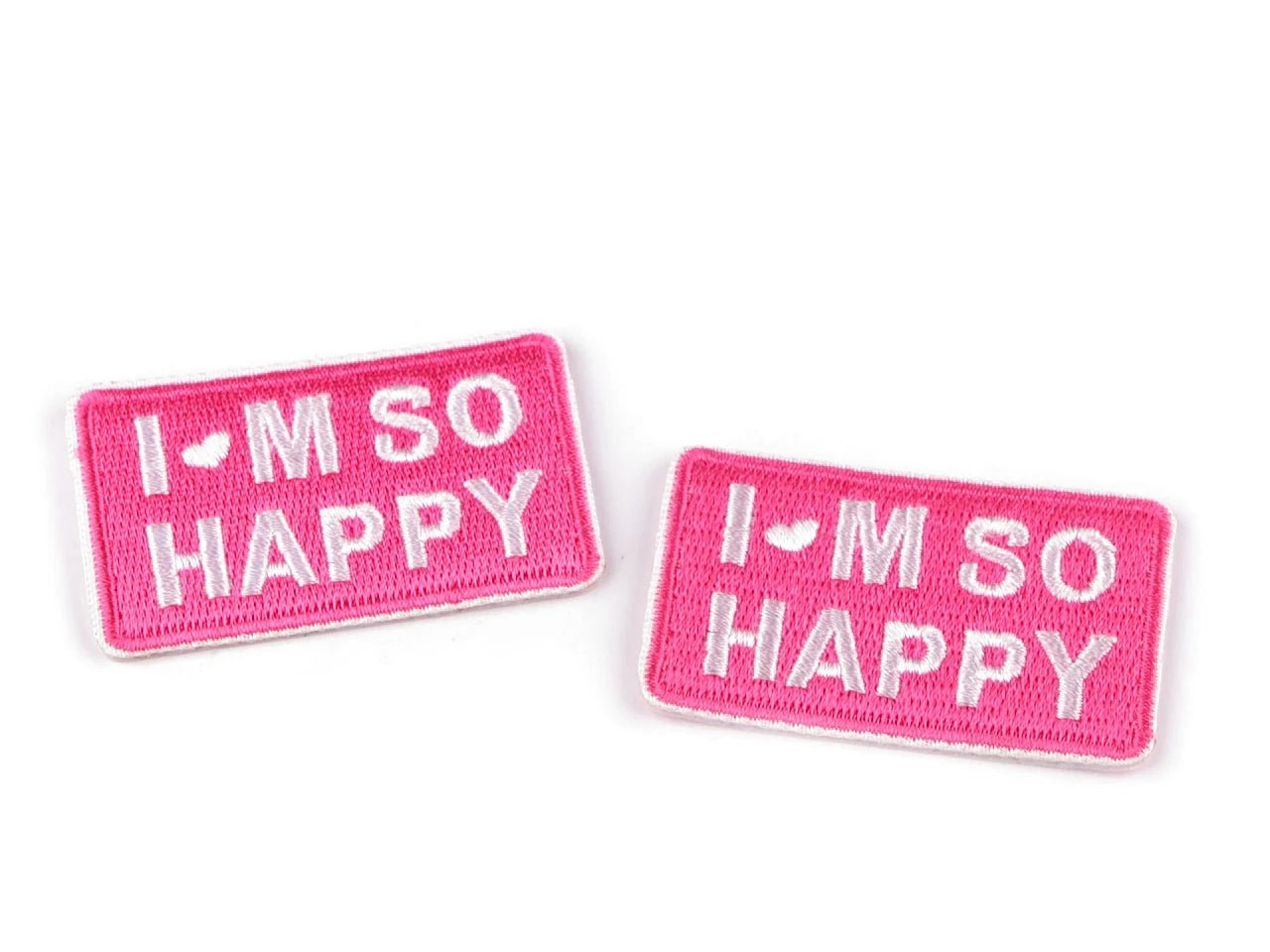 Attēls ar Uzgludināma aplikācija “I’M SO HAPPY” – 3 × 5 cm – pieejams internetā Šarlotes audumi