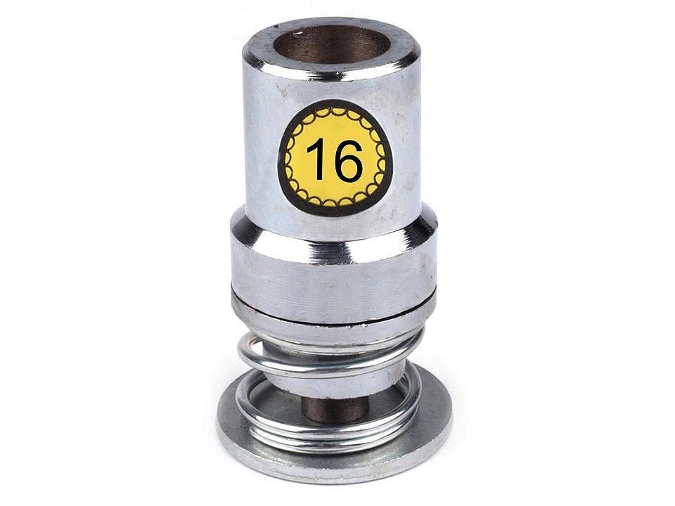 alt
Image of a mold for making fabric buttons in a hand press – available at Šarlotes audumi