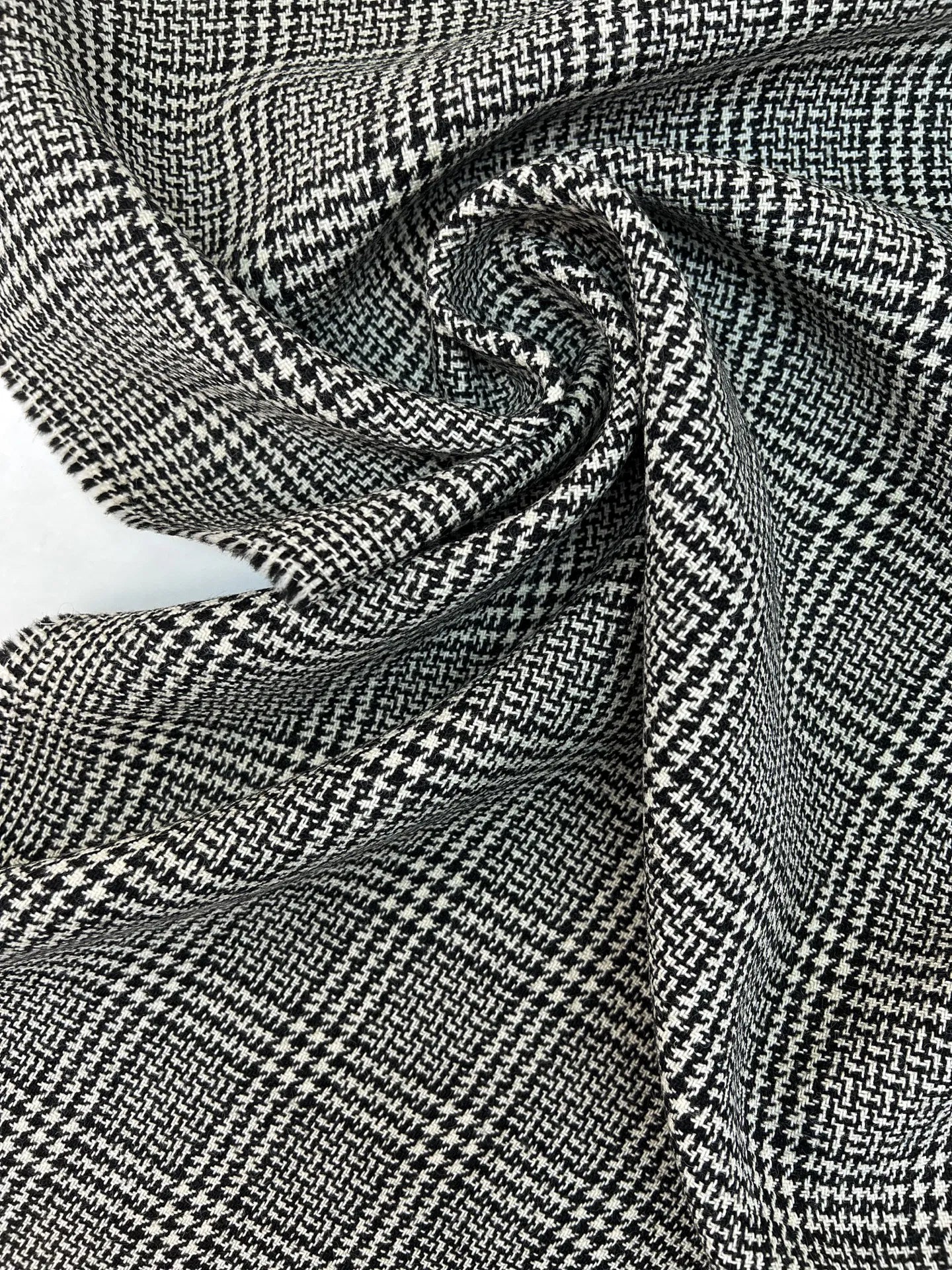 Wool tweed - black and white 480 g/m²