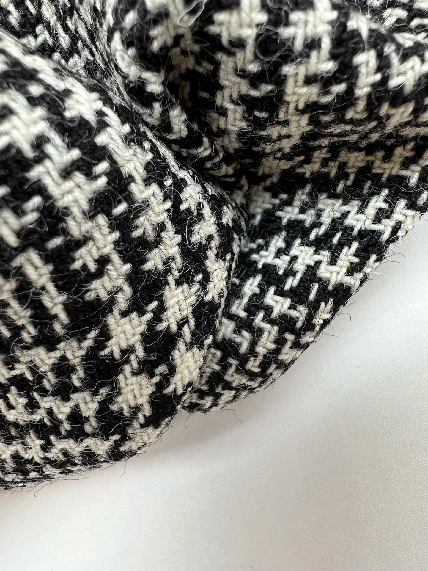 Wool tweed - black and white 480 g/m²