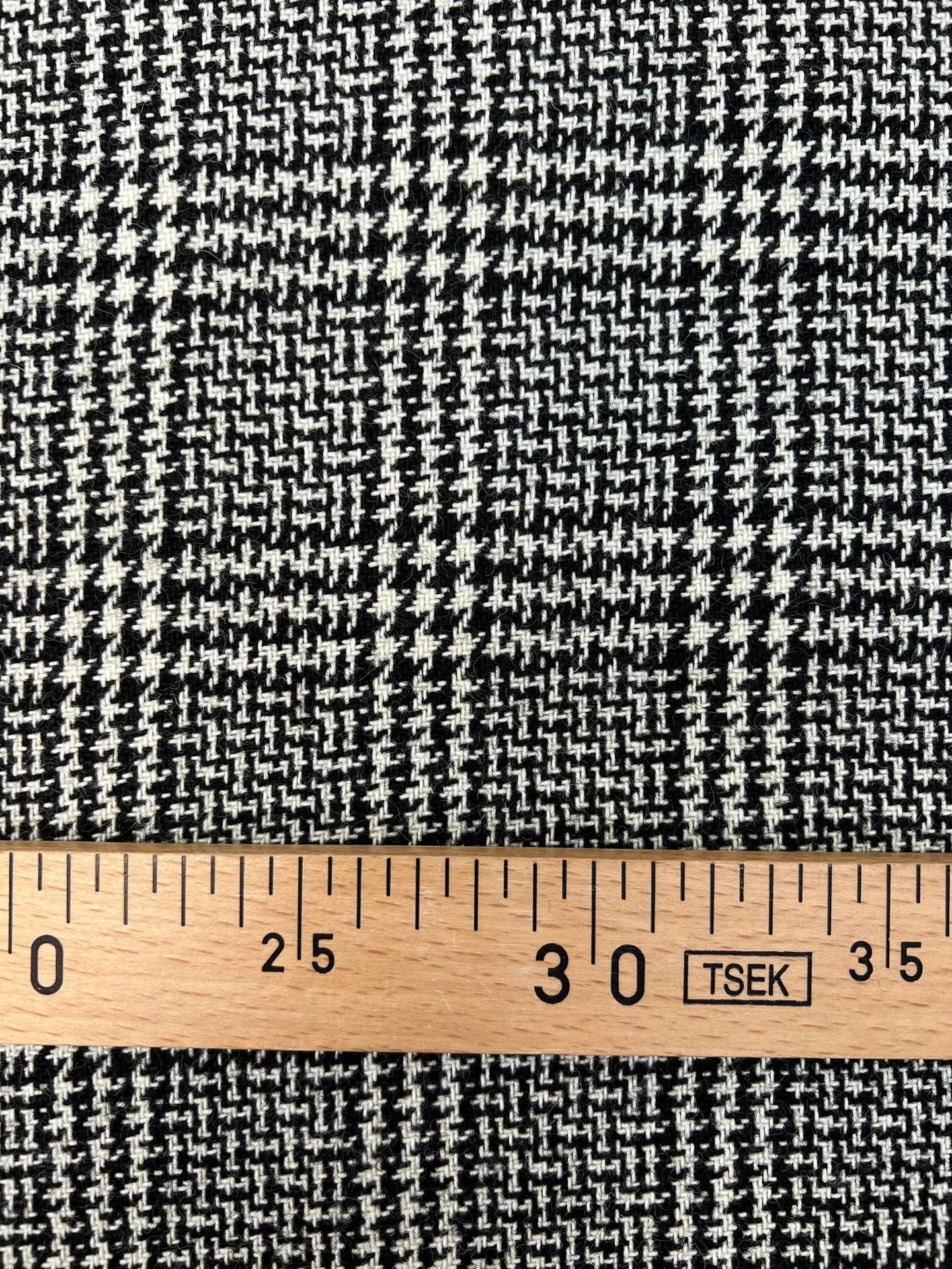 Wool tweed - black and white 480 g/m²