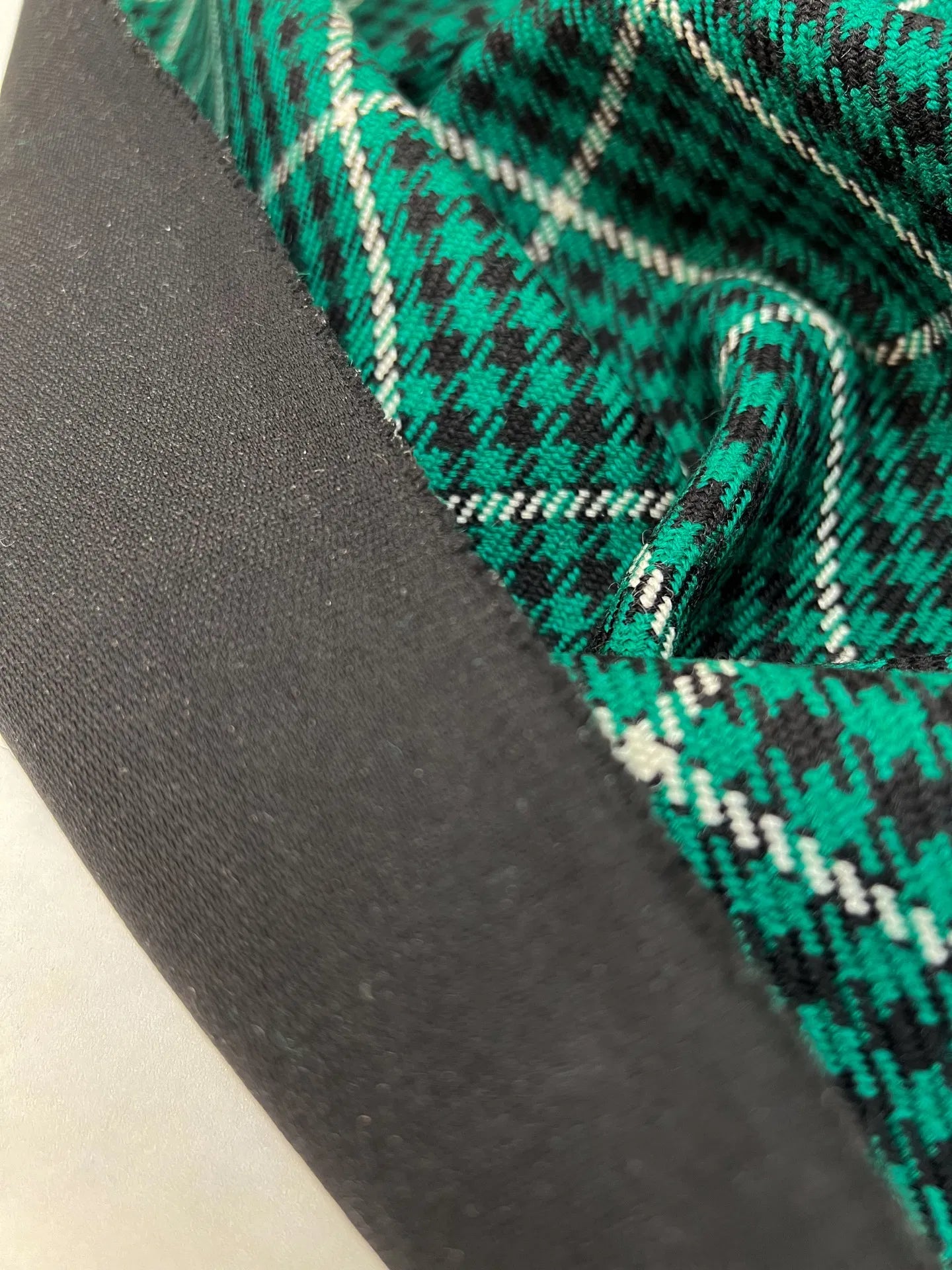 Wool tweed - green checkered 400 g/m²