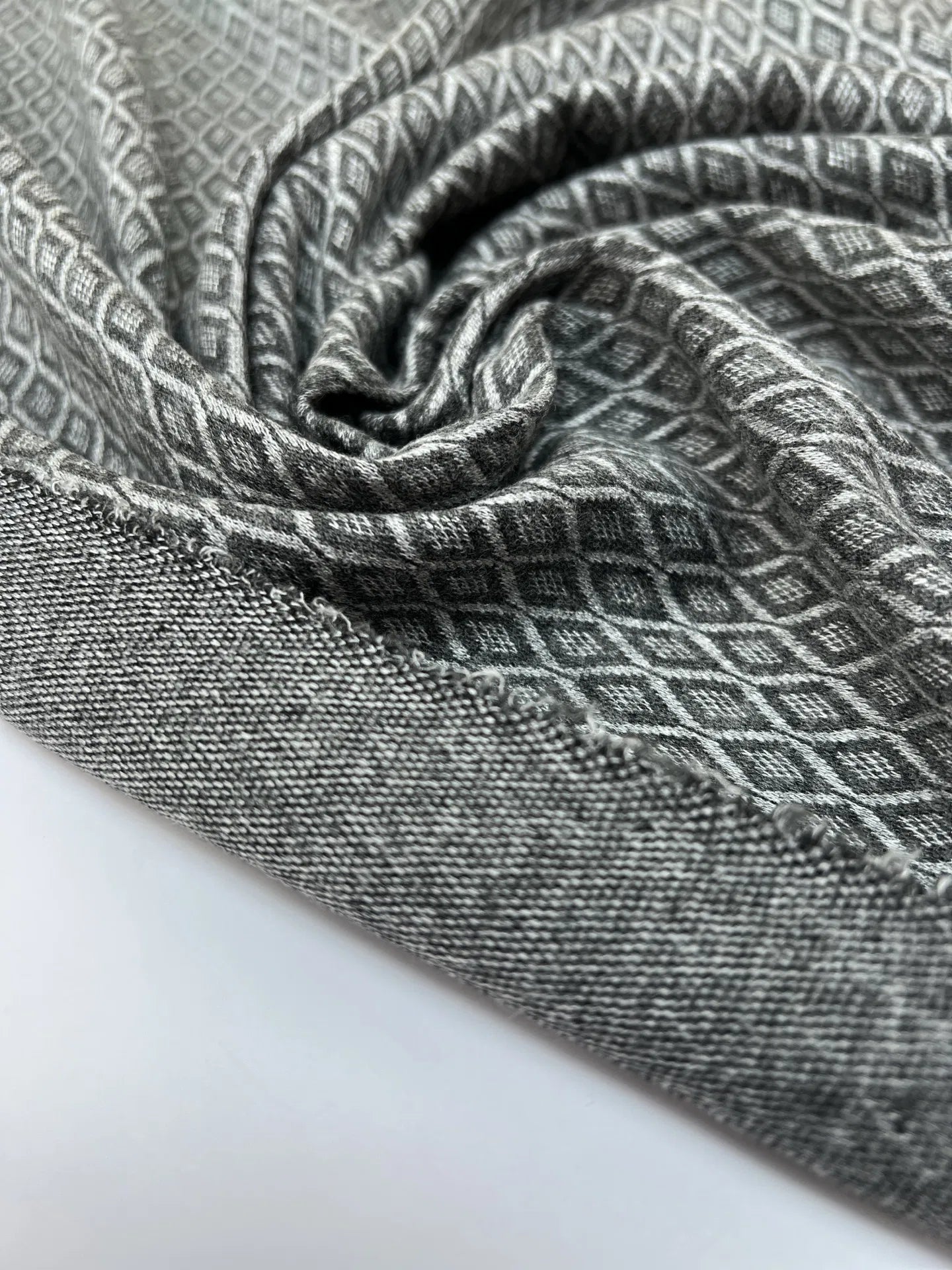 Wool jacquard - geometric pattern 250 g/m²