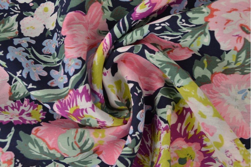 Viscose fabric - flowers 100 g/m²