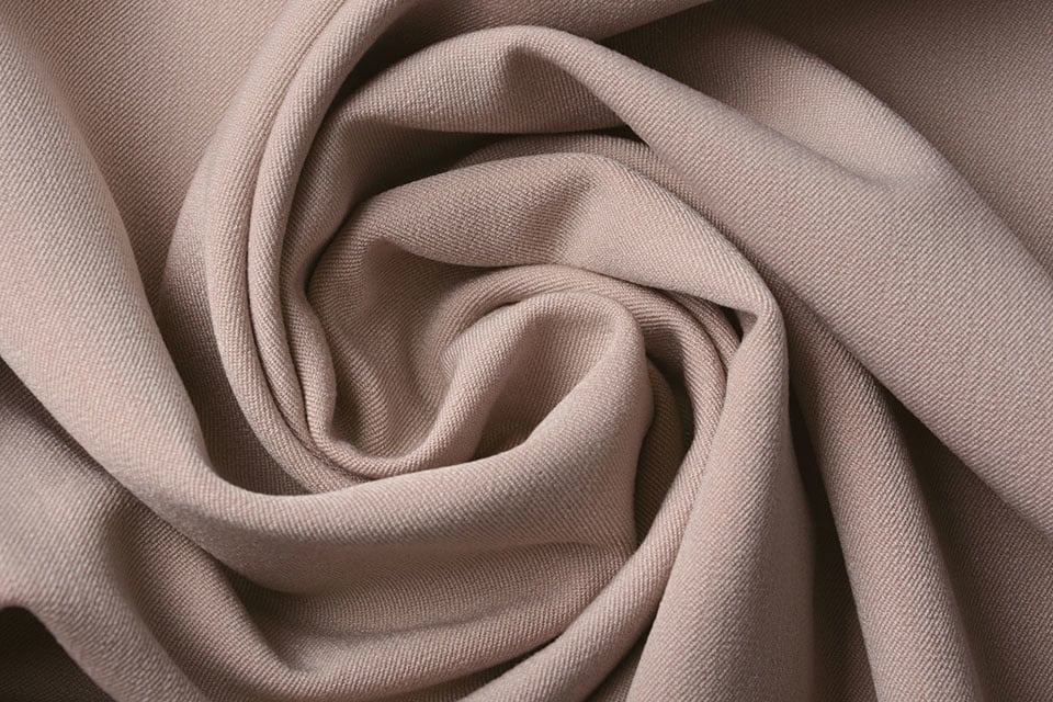 Viscose gabardine with elastane - powder pink 275 g/m²