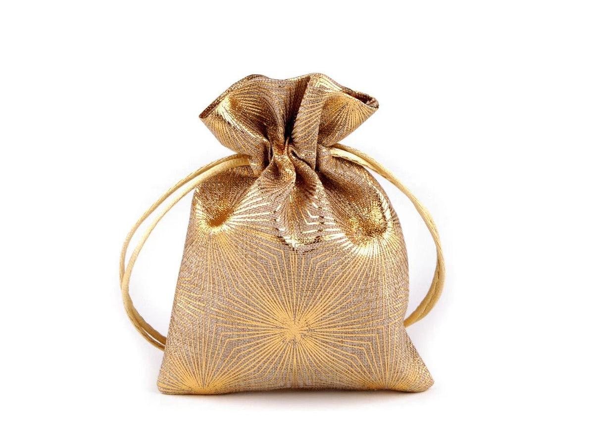 Zdjęcie złotej torebki prezentowej 13x18 cm – dostępnej online w sklepie Šarlotes audumi