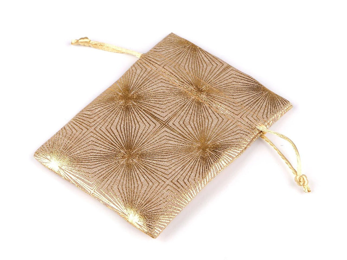 Zdjęcie złotej torebki prezentowej 13x18 cm – dostępnej online w sklepie Šarlotes audumi