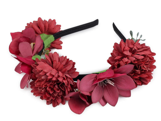 Image of a flower wreath headband – available at Šarlotes audumi