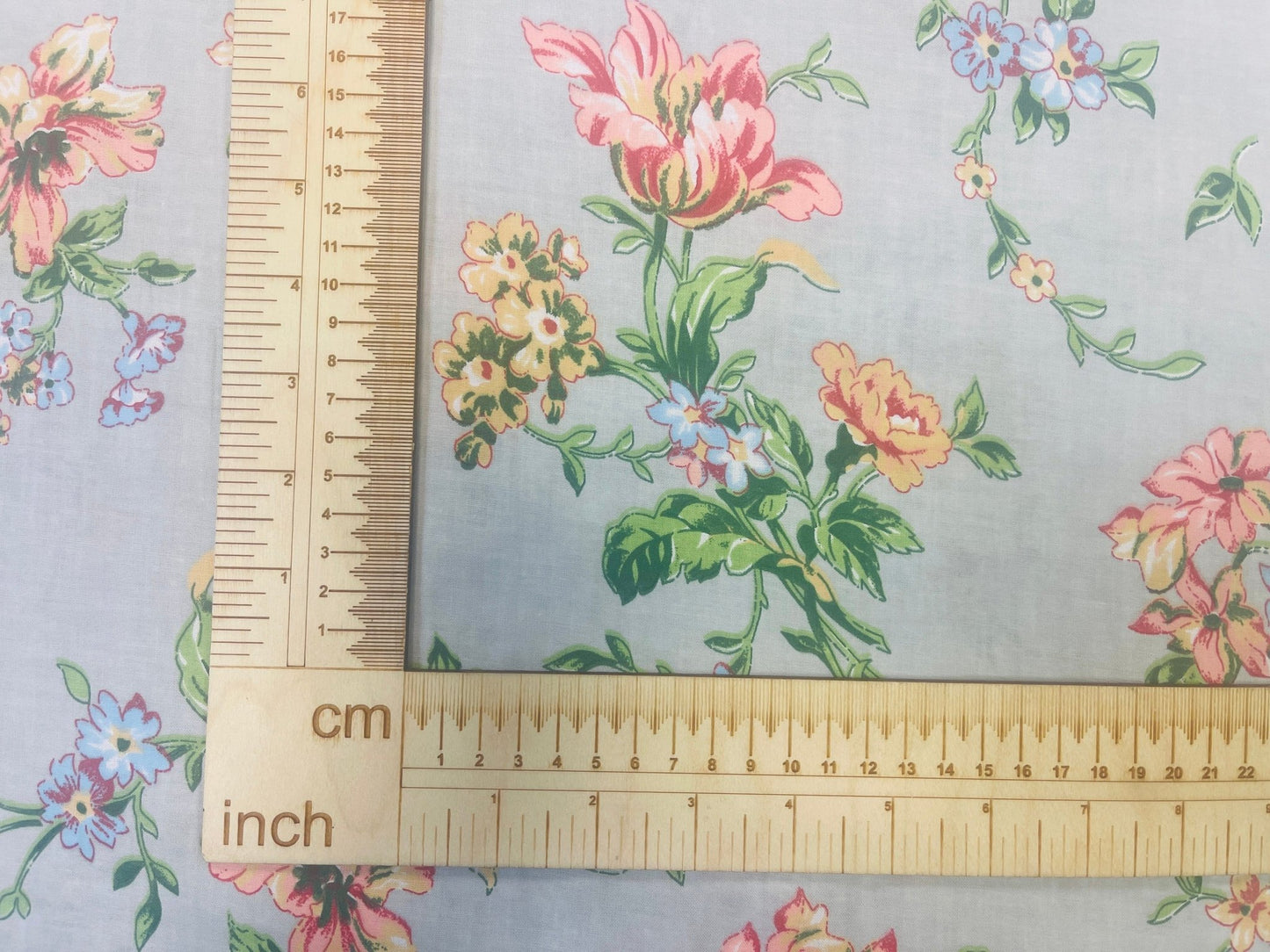 100% tkanina bawełniana – kwiaty i jasnoszary 130 g/m²