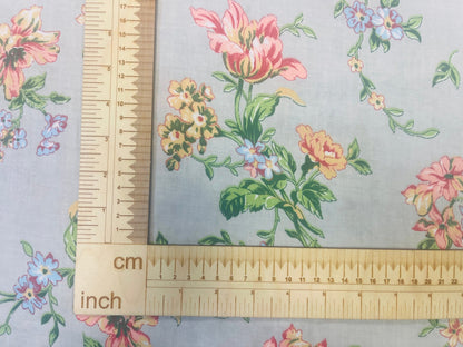 100% tkanina bawełniana – kwiaty i jasnoszary 130 g/m²