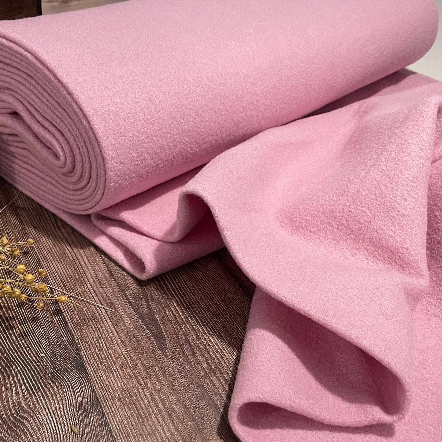 100% wool fabric-pink 385 g/m²