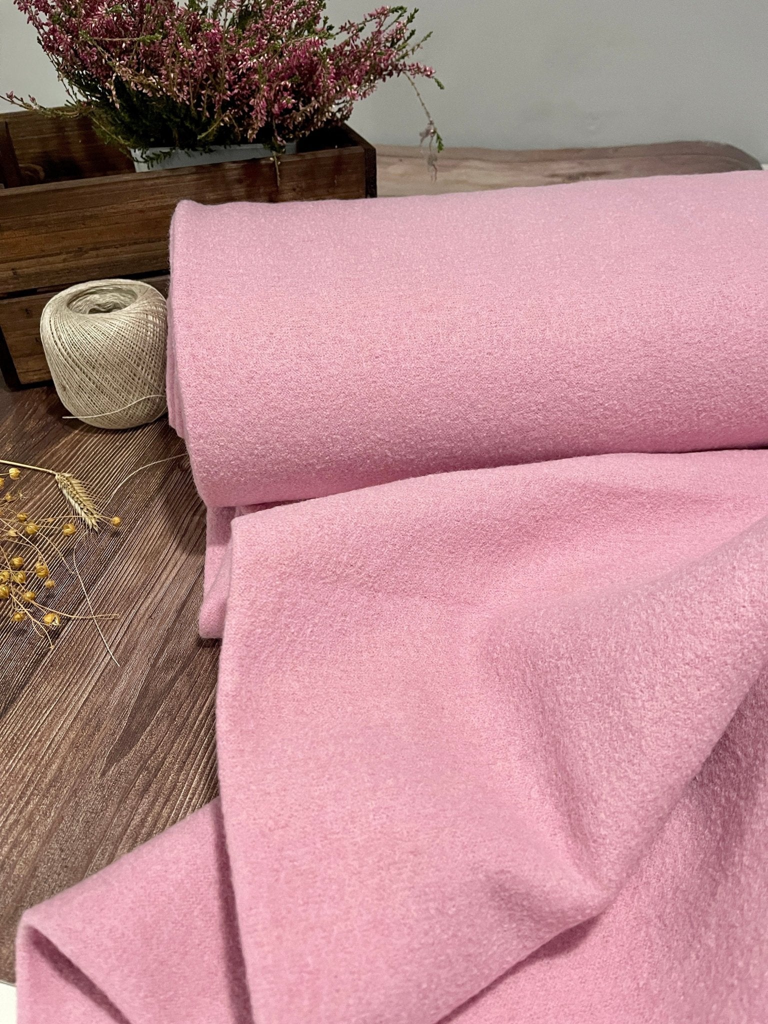 100% wool fabric - pink 385 g/m²