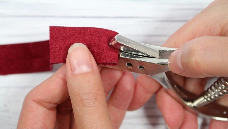 Pliers for marking on fabric, leather, paper
