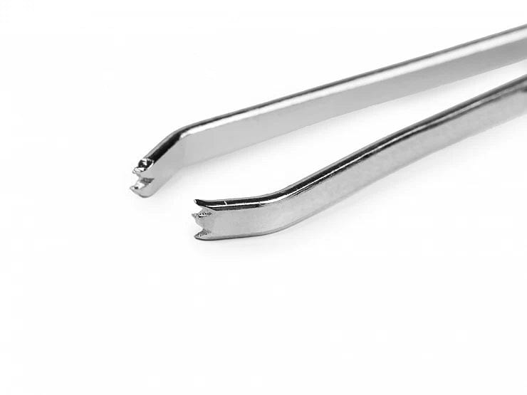 Set - aids for threading elastic bands and ribbons