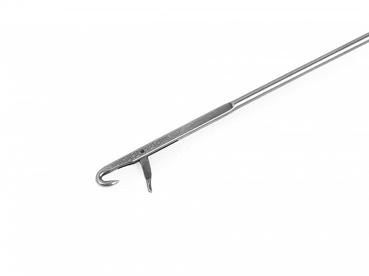 Set for threading elastic and ribbon