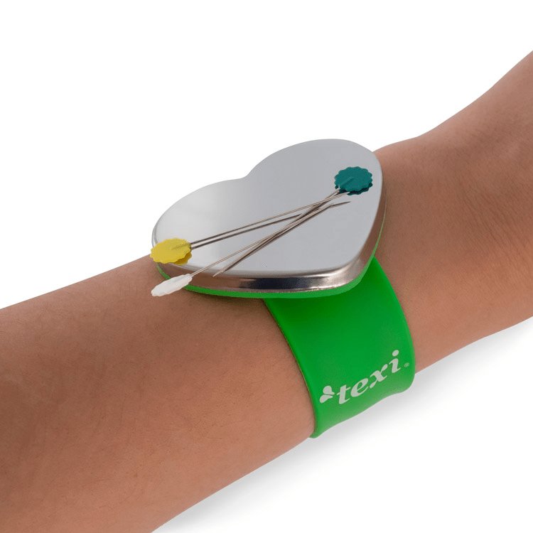 Magnetic pin cushion/bracelet-green