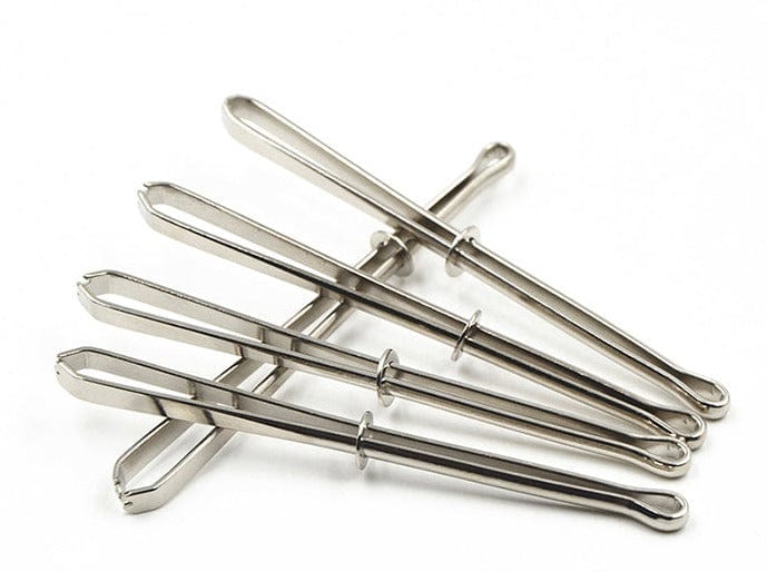 alt
Helper for threading elastic bands and ribbons
