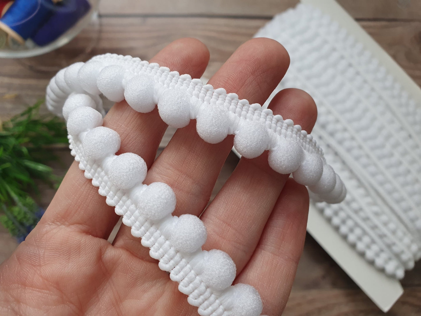 alt
Pom pom ribbon-12 mm white