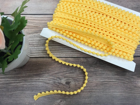 Pom Pom ribbon-12 mm light yellow #117